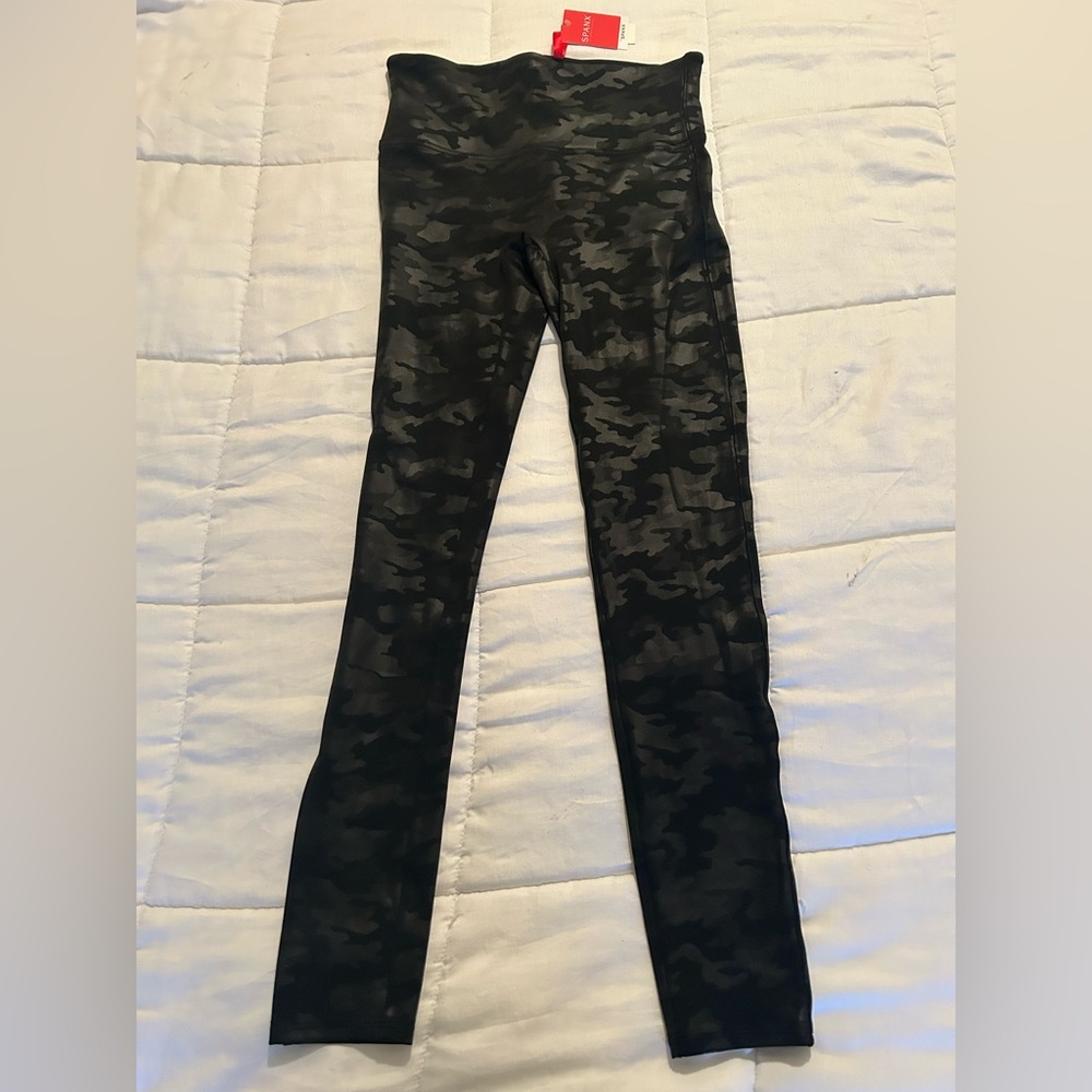 SPANX black camo-print Stretch pants by Anthropologie in Medium